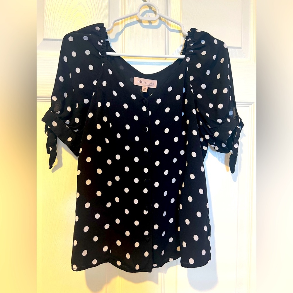 Philosophy Navy Blue with White Polka Dot Capped Sleeve Top. Size Medium